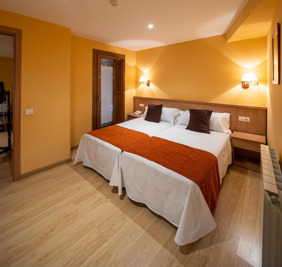 Hotel Ripoll Sant Hilari Sacalm Exterior photo