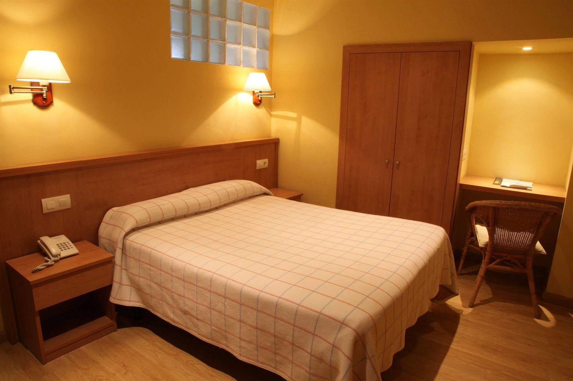 Hotel Ripoll Sant Hilari Sacalm Exterior photo