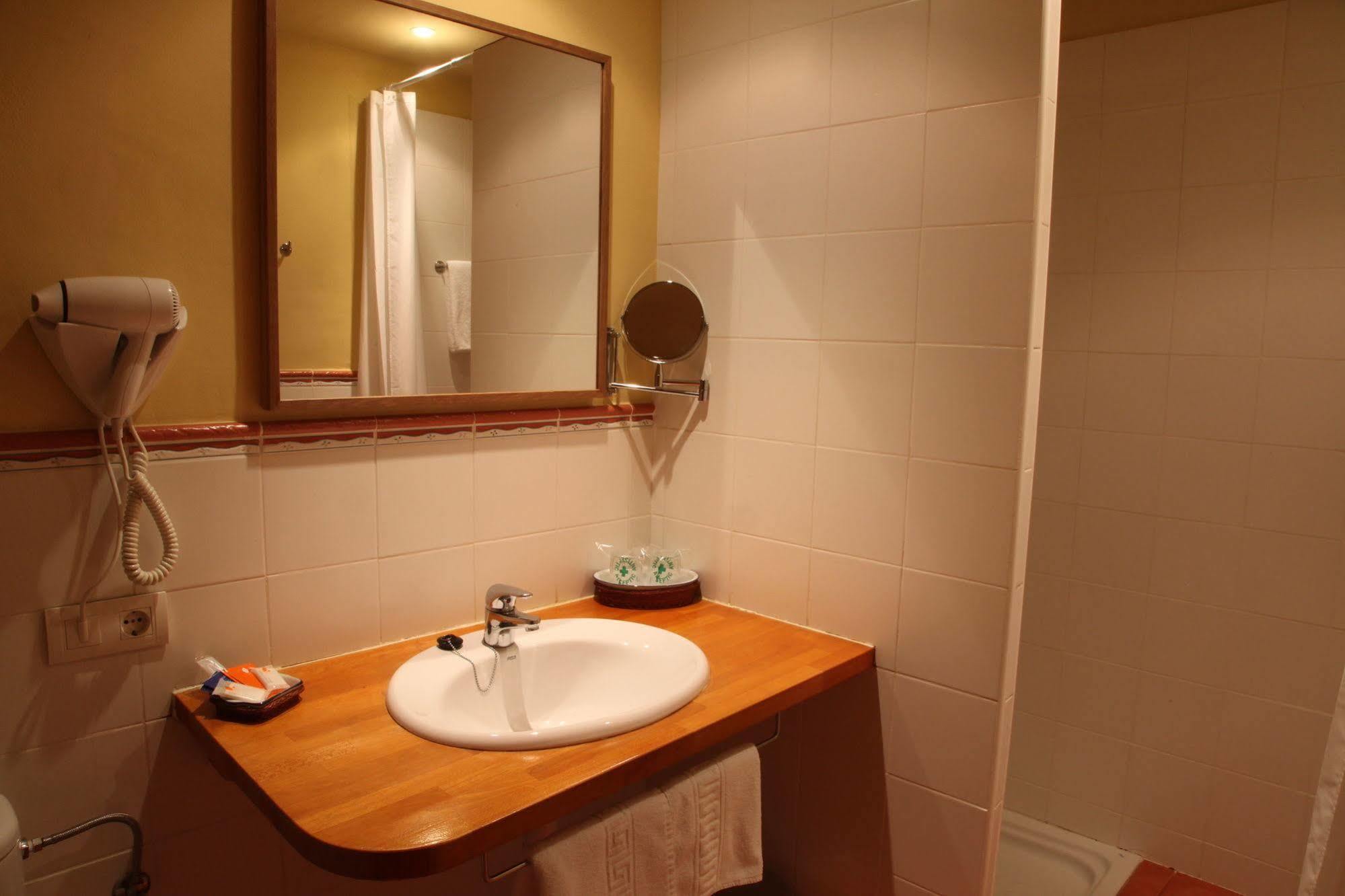 Hotel Ripoll Sant Hilari Sacalm Exterior photo